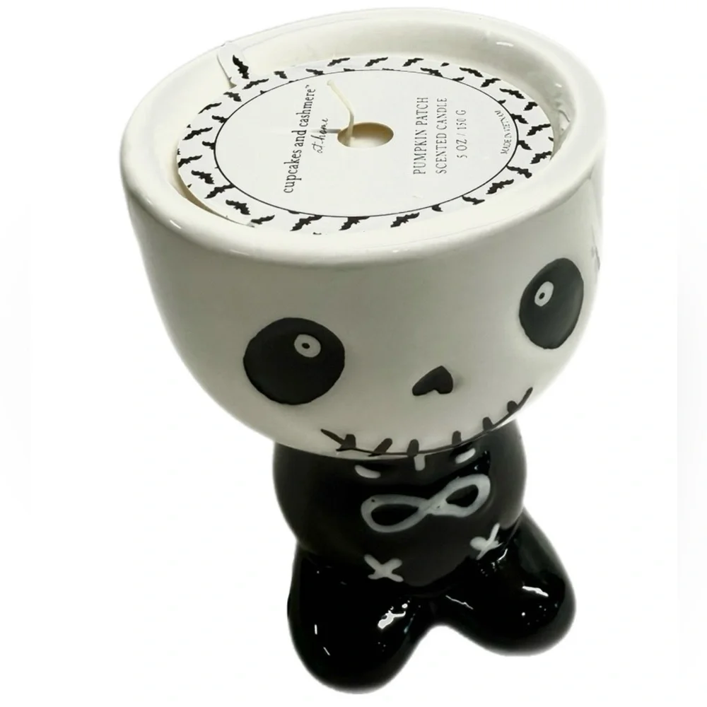 NEW Cupcakes & Cashmere "Pumpkin Patch" 5 oz. Halloween Candle - Picture 5 of 8